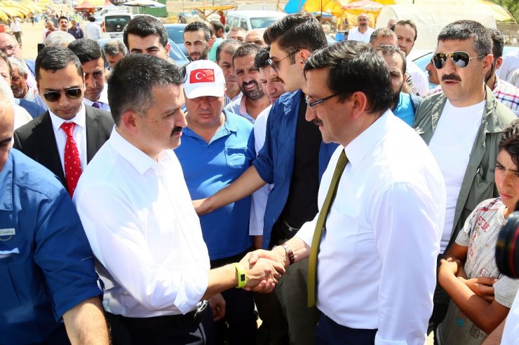 Bakan Pakdemirli’den Ovacık Kurban Satış Alanına Ziyaret