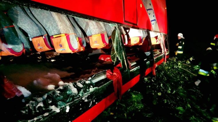 Polonya’da Tur Otobüsü Kaza Yaptı: 3 Ölü, 51 Yaralı