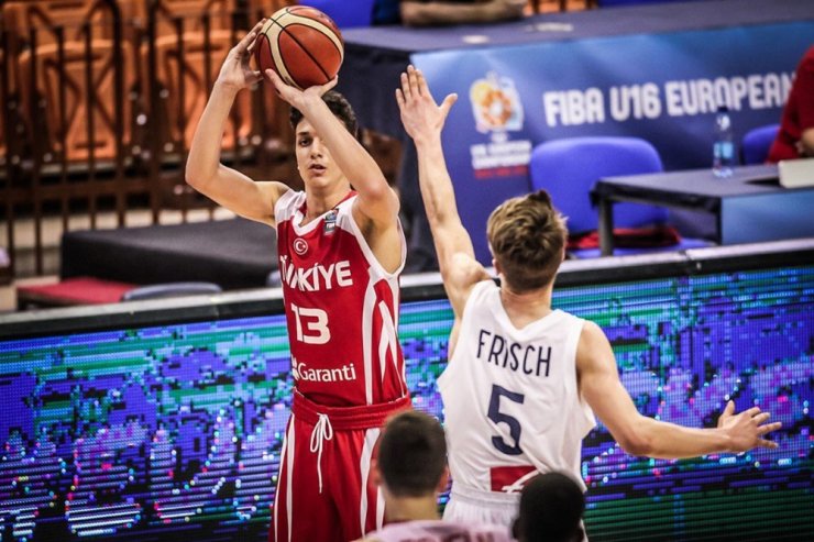 Yıldız Erkek Basketbol Milli Takımı Avrupa Üçüncüsü