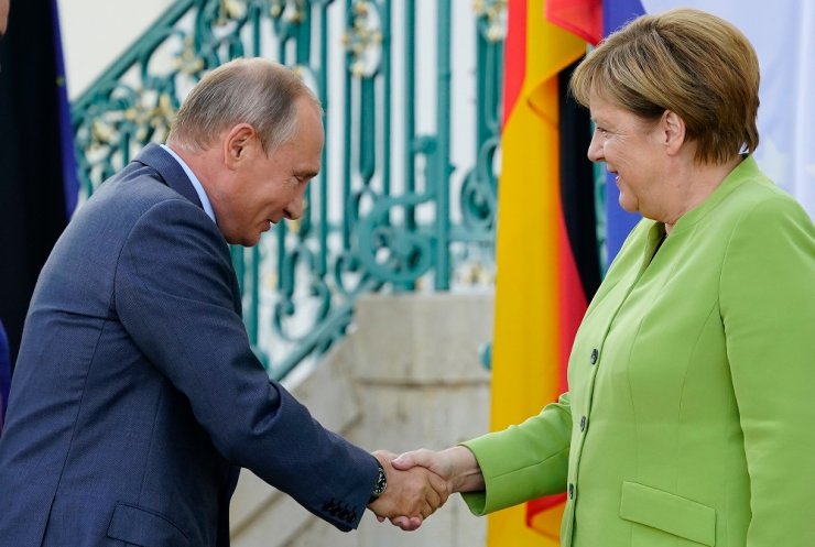 Merkel İle Putin Görüştü