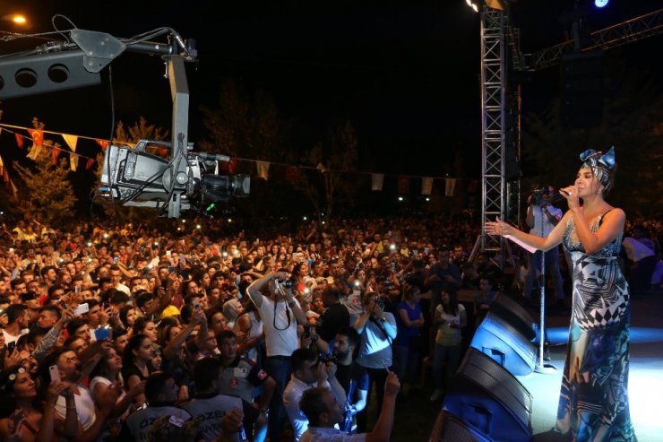 Ebru Yaşar’dan Unutulmaz Konser