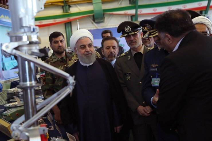 İran Yerli Savaş Uçağı Kevser’i Tanıttı