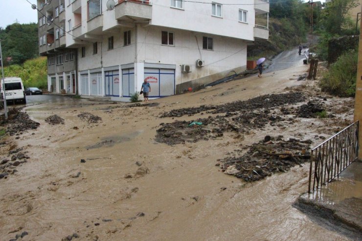Trabzon’da Aşırı Yağış Heyelana Neden Oldu