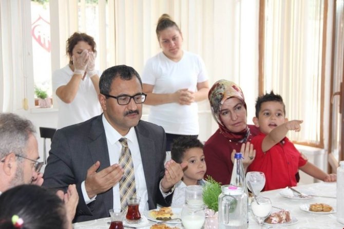 Vali Sarıfakıoğulları’ndan Anlamlı Bayram Ziyaretleri