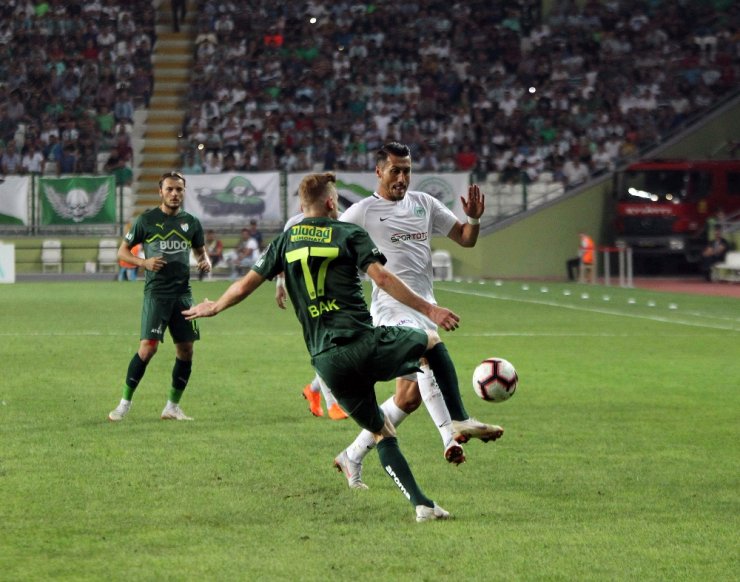 İlk Yarıda Gollü Beraberlik