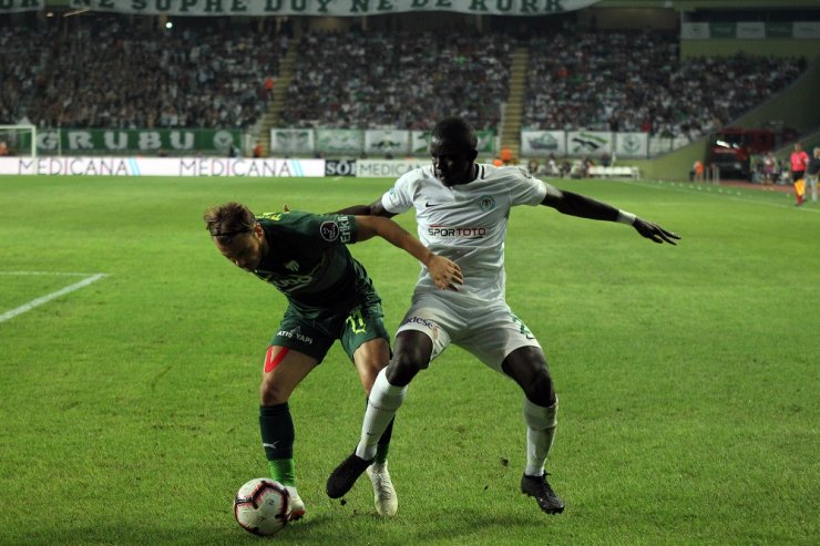 İlk Yarıda Gollü Beraberlik