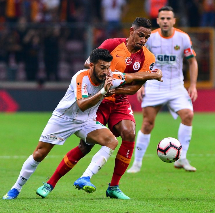 İlk Yarı Galatasaray’ın Üstünlüğüyle Bitti