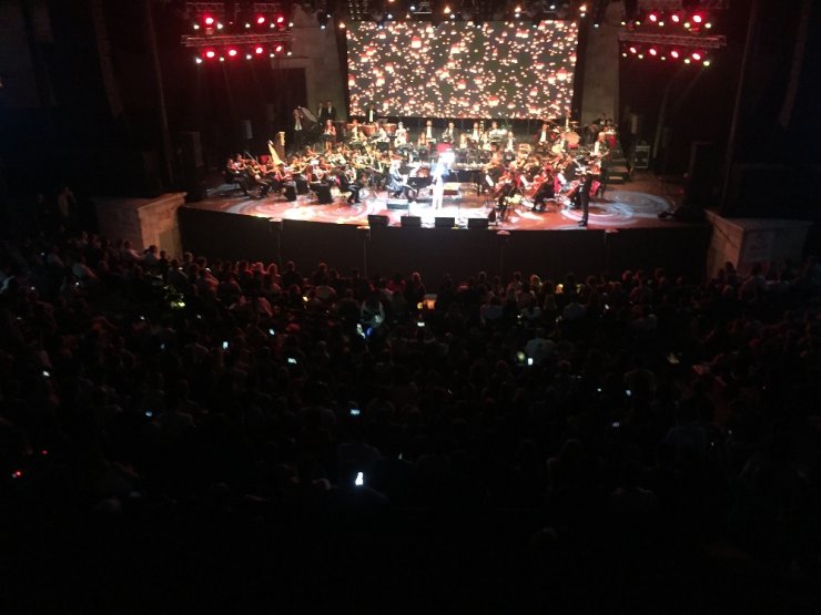 Yavuz Bingöl Ve Piyanist Mehveş Emeç’ten Anlamlı Konser