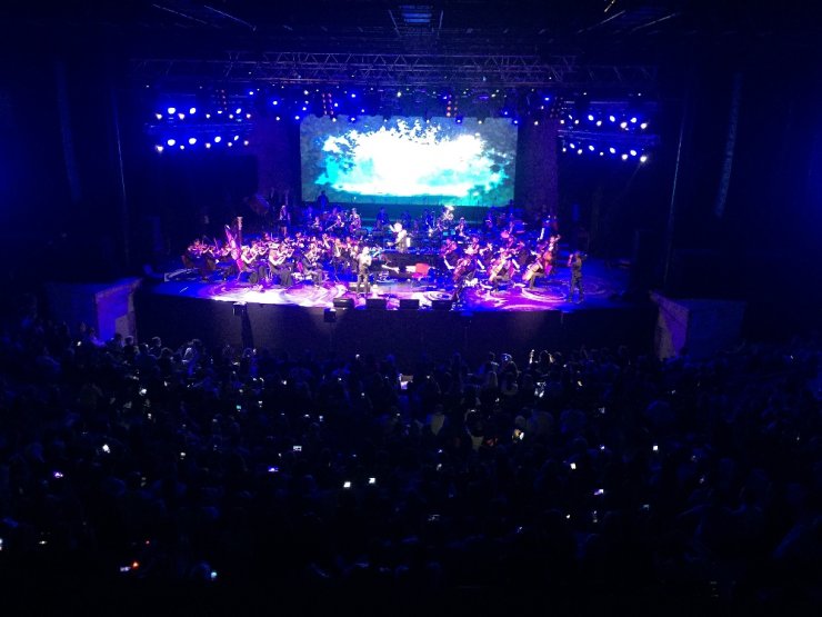 Yavuz Bingöl Ve Piyanist Mehveş Emeç’ten Anlamlı Konser