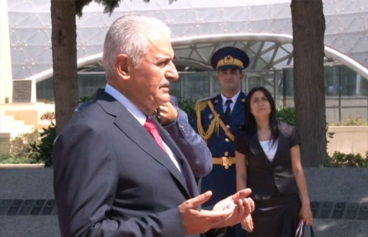 Yıldırım Azerbaycan Ve Türk Şehitliklerini Ziyaret Etti