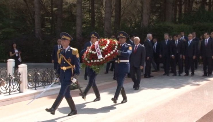 Yıldırım Azerbaycan Ve Türk Şehitliklerini Ziyaret Etti