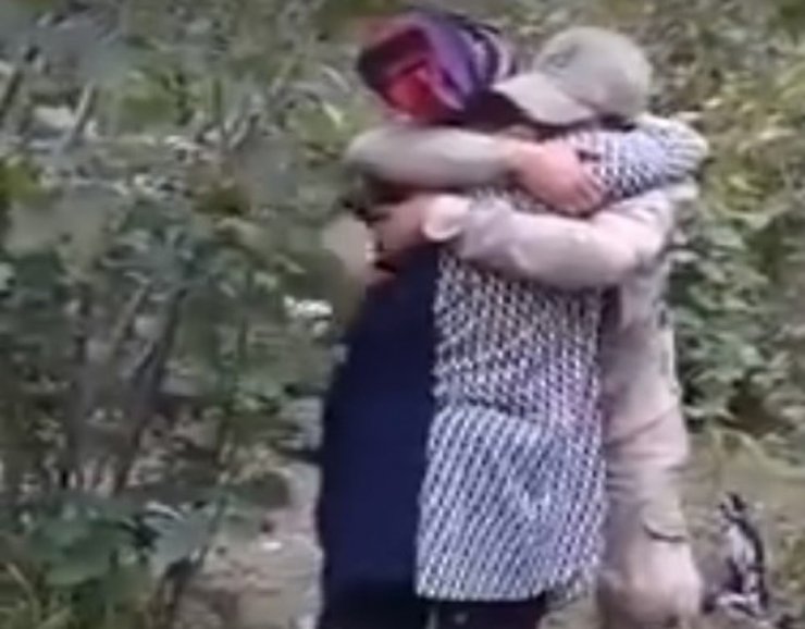 Askerden Annesine Duygulu Sürpriz