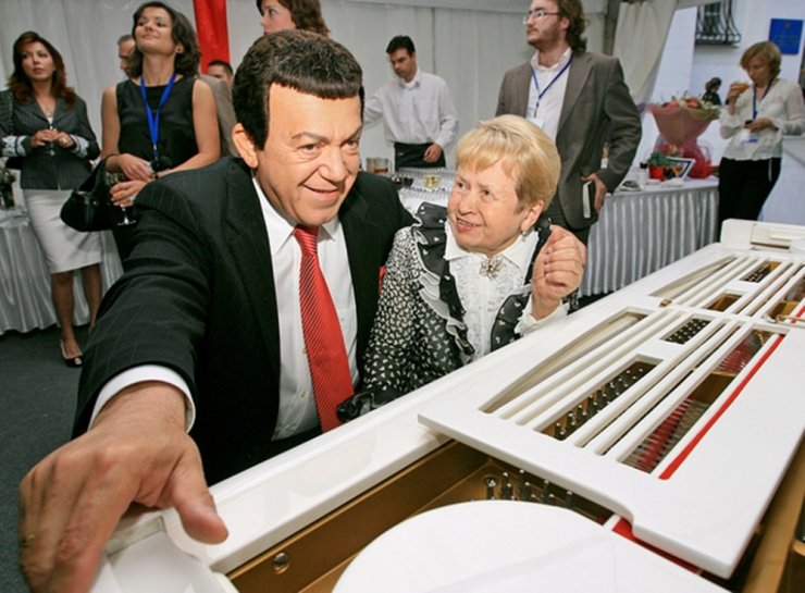 Ünlü Ses Sanatçısı Hayatını Kaybetti