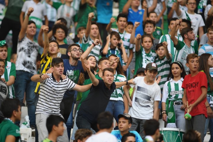 Bursaspor’un İmza Töreninde Skandal