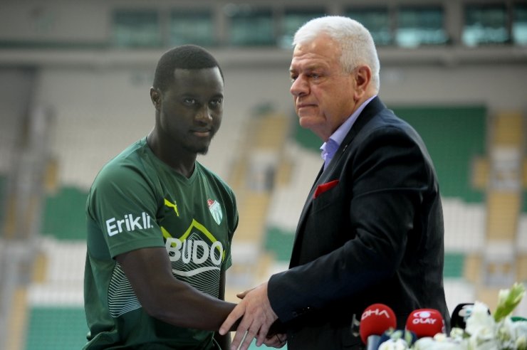 Bursaspor’un İmza Töreninde Skandal