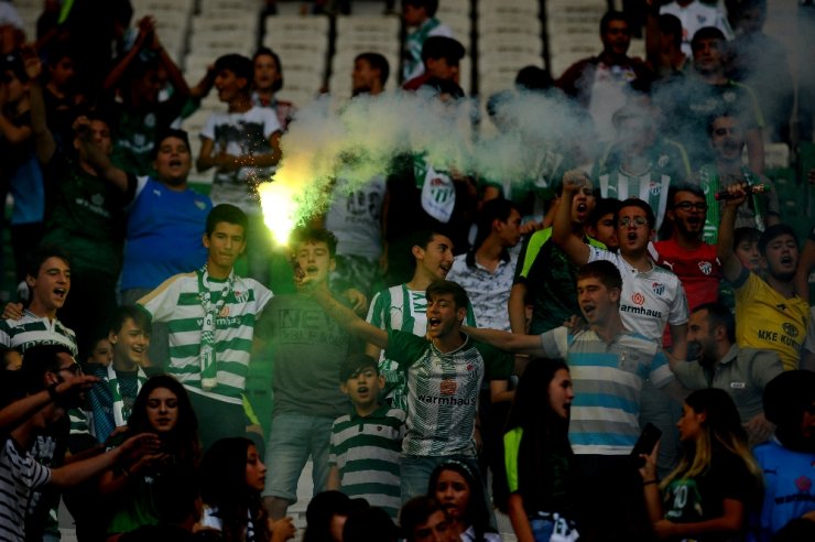 Bursaspor’un İmza Töreninde Skandal
