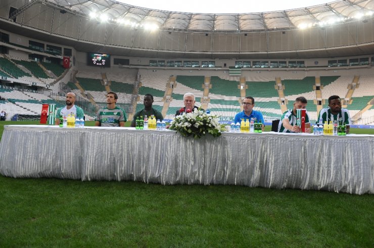 Bursaspor’un İmza Töreninde Skandal