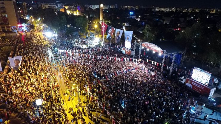 Göksel Antalya’da Sahne Aldı