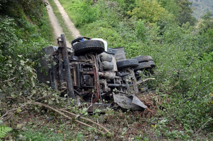 Tanker Uçuruma Yuvarlandı, Sürücünün Burnu Bile Kanamadı