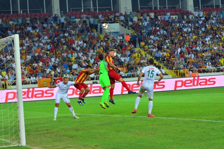Atiker Konyaspor Deplasmanda Güldü