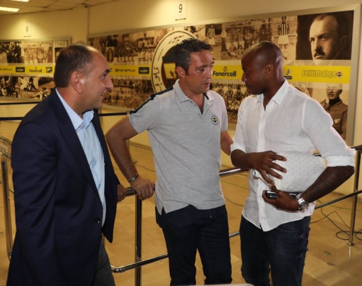 Fenerbahçe’de Futbolcuları Ali Koç Karşıladı