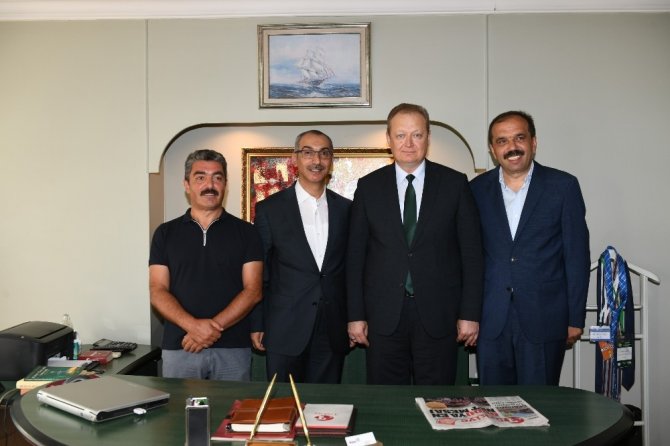 Vali Yavuz Ve Milletvekili Balta, Türkiye Gazetesi Ve İhlas Pazarlama İl Temsilciliğini Ziyaret Etti
