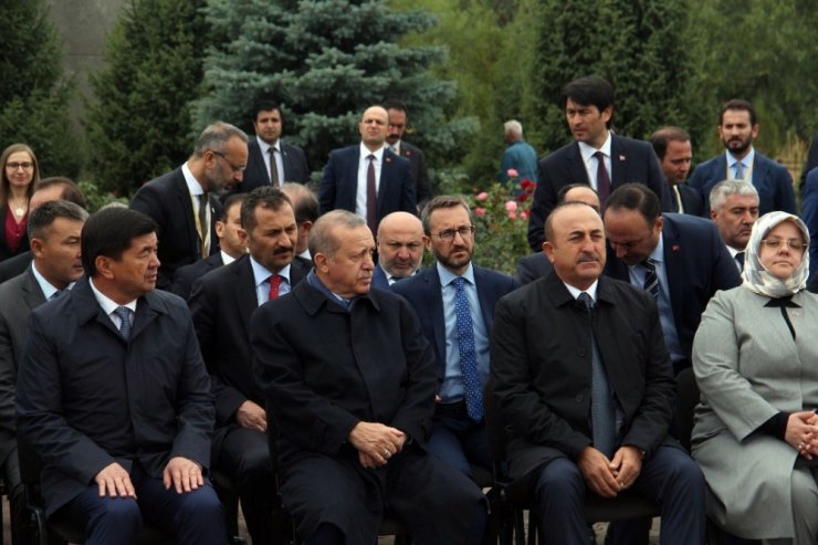 Cumhurbaşkanı Erdoğan Ata Beyit Anıtını Ziyaret Etti