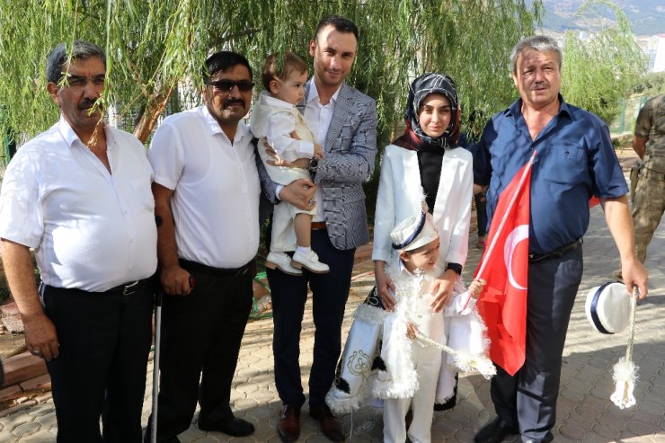 Valinin Makam Aracı Şehidin Oğlunun Sünnet Arabası Oldu