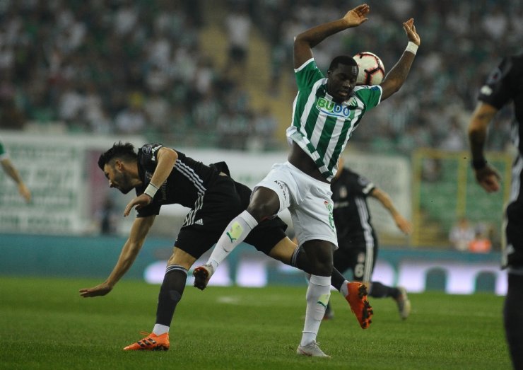 Dev Maçta 30 Dakika Golsüz Geçildi