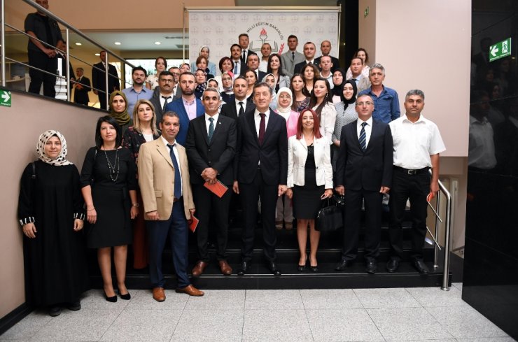 Bakan: Büyük Çaplı Öğretmen Projeleri Başlatacağız