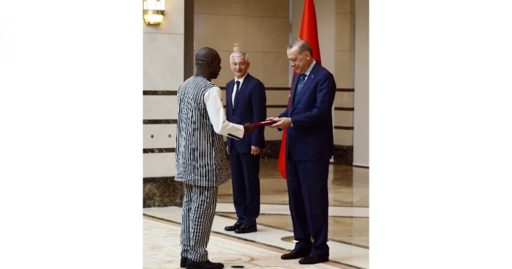 Büyükelçinin Çocuklarını Böyle Sevdi