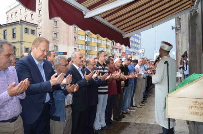 Bakan Turhan, Trabzon’da Cenaze Namazına Katıldı