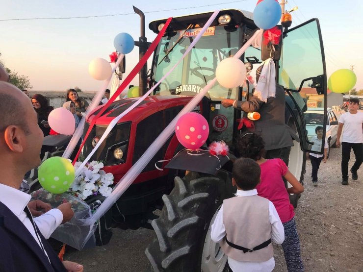 O Traktör Bu Kez ’Gelin Arabası’ Oldu