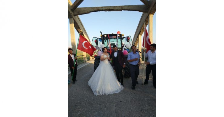 O Traktör Bu Kez ’Gelin Arabası’ Oldu