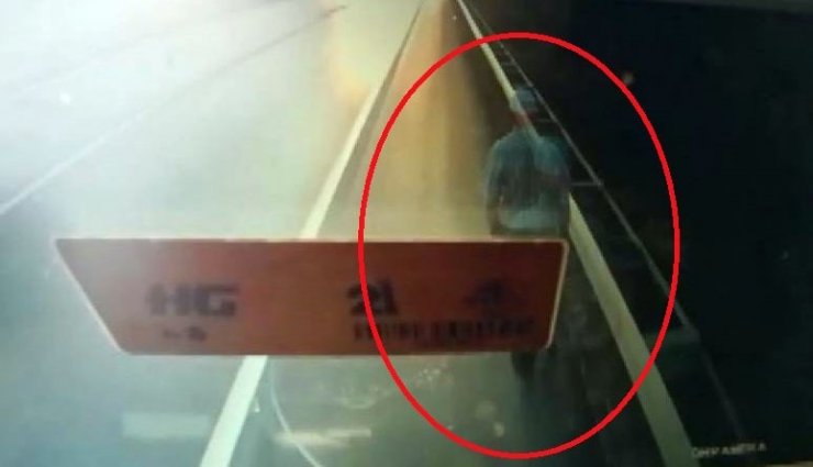 Direksiyon Başında Uyuyan Sürücü Böyle Kaza Yaptı