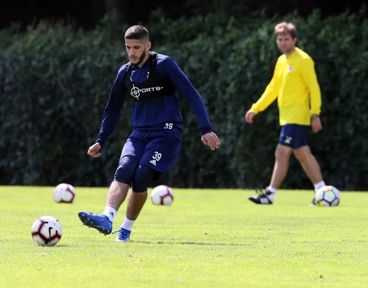 Fener Yan Top Ve Hücum Çalıştı