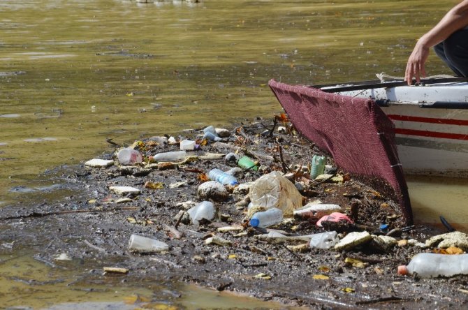 Sera Gölü’nü Çöpten Cankurtaran Temizliyor