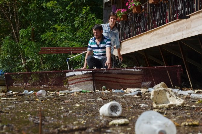 Sera Gölü’nü Çöpten Cankurtaran Temizliyor