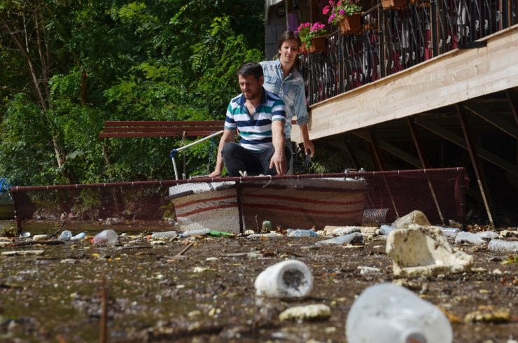 Sera Gölü’nü Çöpten Cankurtaran Temizliyor