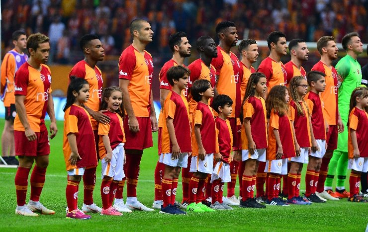 İlk Yarı Sessiz Bitti
