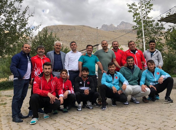 Milli Grekoromenciler Dünya Şampiyonası’na Hazırlanıyor