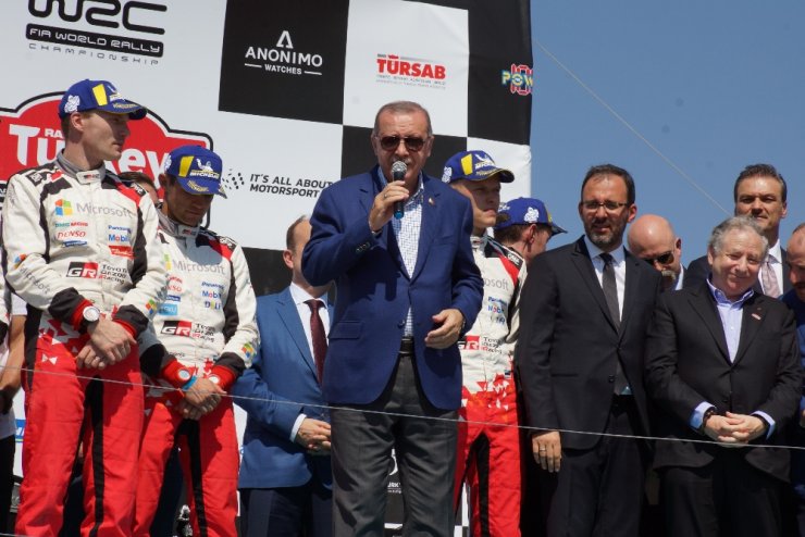 Şampiyonlar Kupalarını Erdoğan’ın Elinden Aldı