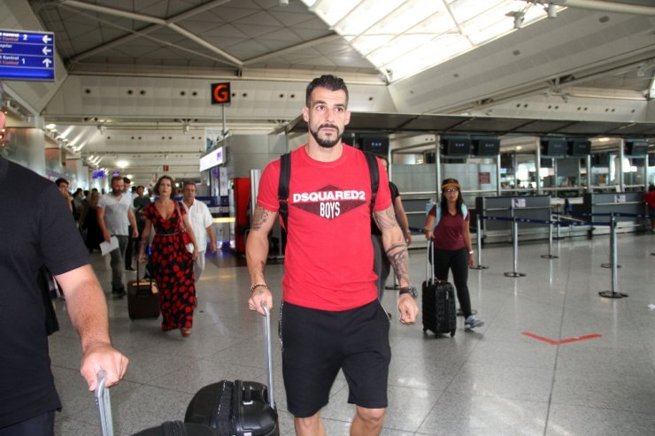 Negredo Dubai’ye Gitti Ama Neden ?