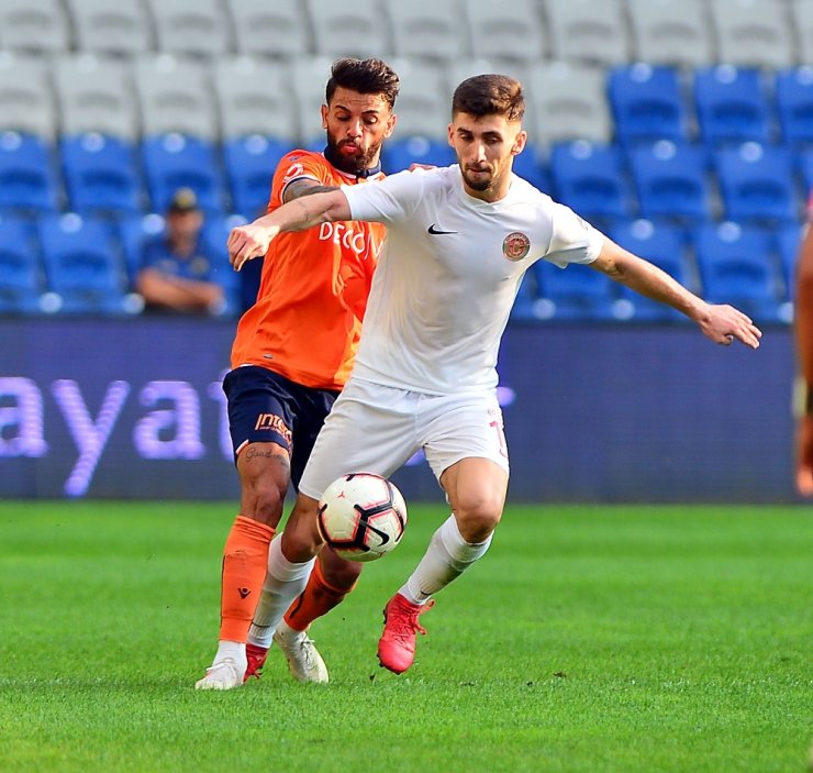M. Başakşehir Farka Koştu