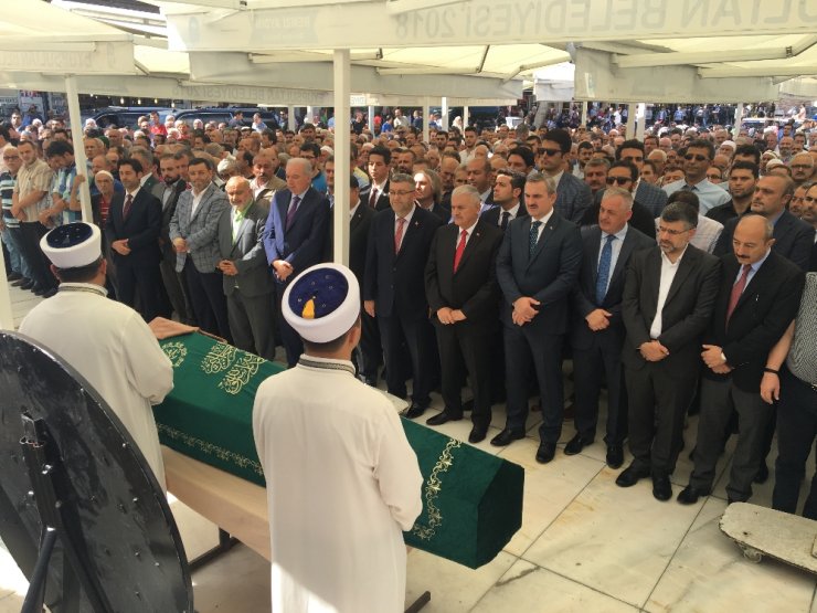 Binali Yıldırım Yengesinin Cenaze Törenine Katıldı