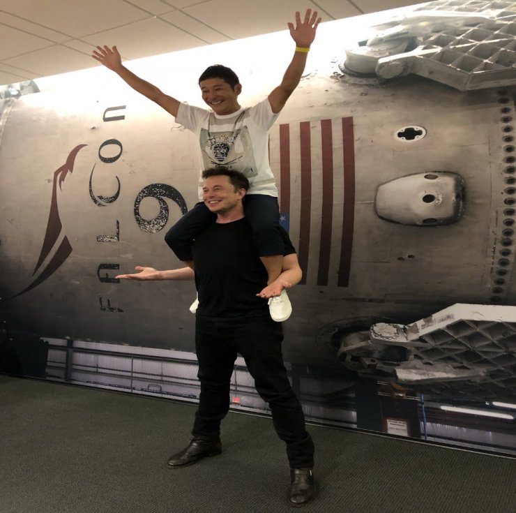 Elon Musk Ay’a Yolculuğa Hazırlanıyor