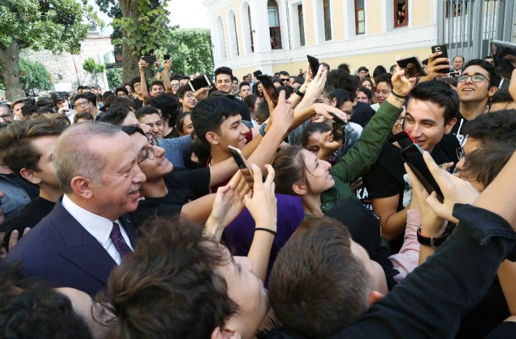 Öğrencilerden Cumhurbaşkanı Erdoğan’a Yoğun İlgi