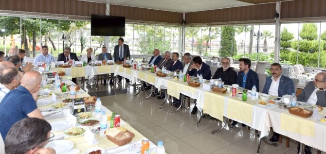 Rus Büyükelçi Yerhov Trabzon’da İşadamları İle Yemekte Buluştu