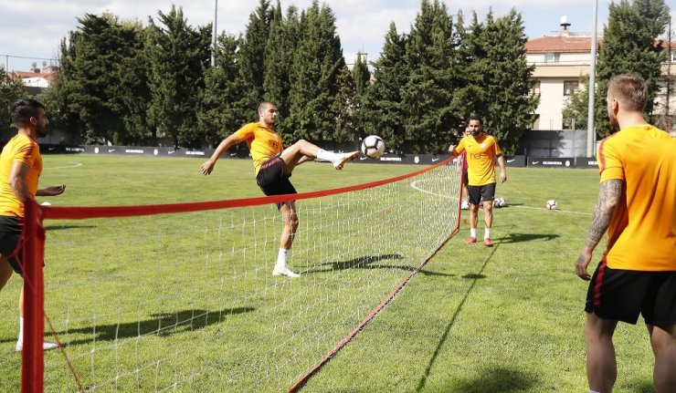 Galatasaray Ayak Tenisi Oynadı