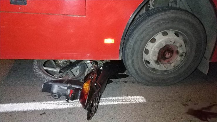 Halk Otobüsü Motosiklete Çarptı: 2 Ölü